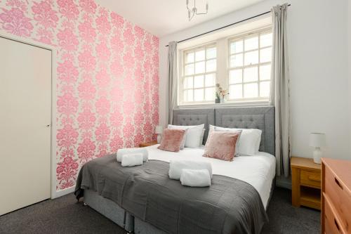 2 BR Royal Mile Apartment photo 8