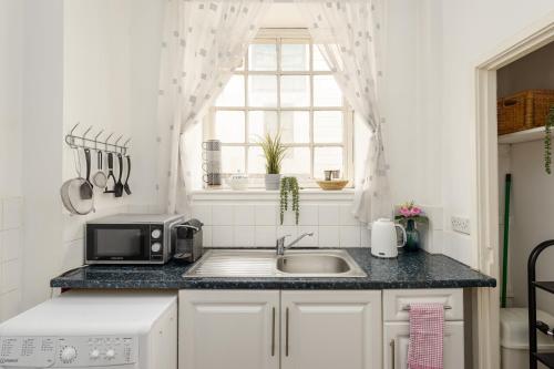 2 BR Royal Mile Apartment photo 14