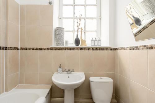 2 BR Royal Mile Apartment photo 15