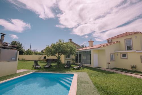 a villa with a swimming pool and a house at Casa Dona Ermelinda - Silêncio - Conforto - Natureza in Outeiro Maior