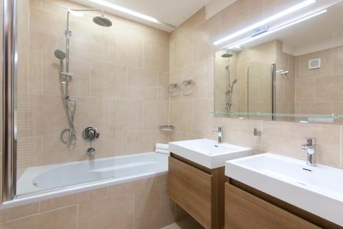 Kúpeľňa v ubytovaní Billionaires Club LOFT Sauna City Center
