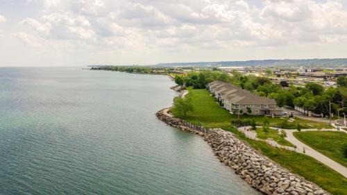 an aerial view of the shoreline of a lake at GlobalStay Waterfront 5 Bedroom Townhouse Hot tub Sauna Stoney Creek in Hamilton
