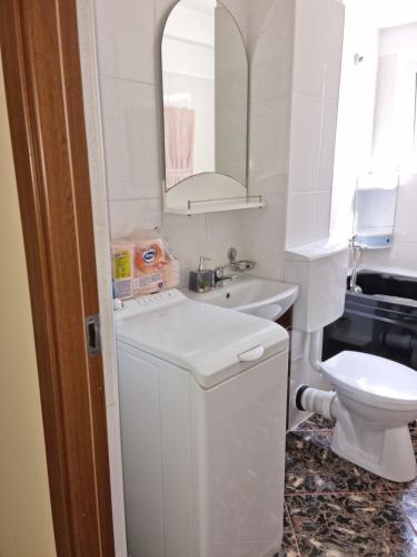 Ένα μπάνιο στο Apartament Mia