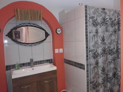 Bilik mandi di Le Clos des Dryades s