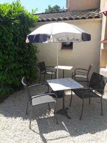 Kawasan patio atau luaran di Le Clos des Dryades s
