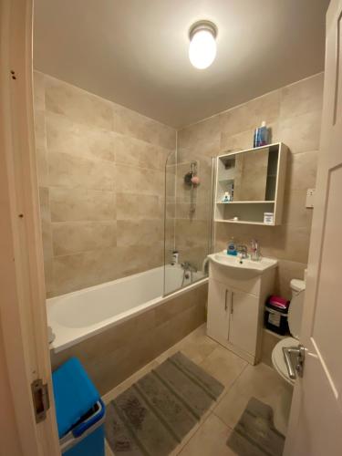 a bathroom with a tub and a sink and a toilet at Stefi apartment room in Edgware