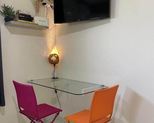 Televisyen dan/atau pusat hiburan di Studio bord de mer Home Dominik