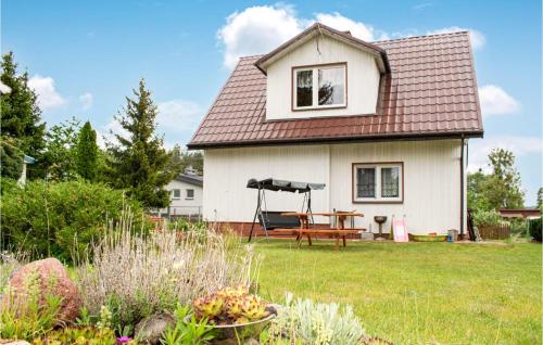 2 Bedroom Beautiful Home In Dominikowo