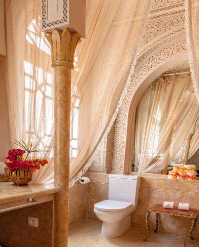 Un baño de Riad Dar El Malaika