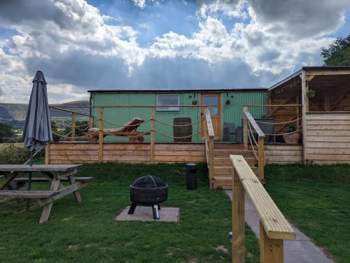 Jardín al aire libre en Red darren luxury hut