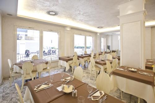 Restoran atau tempat lain untuk makan di Hotel Aurora