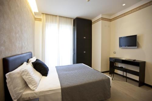 TV in/ali zabaviščno središče v nastanitvi Hotel Aurora