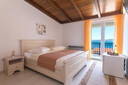 Posteľ alebo postele v izbe v ubytovaní Double Room Brela 2717a
