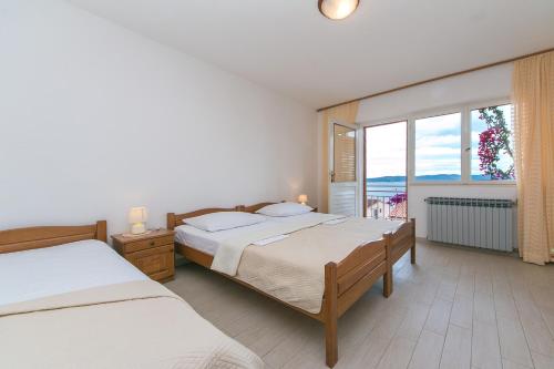 Posteľ alebo postele v izbe v ubytovaní Triple Room Brela 2752a