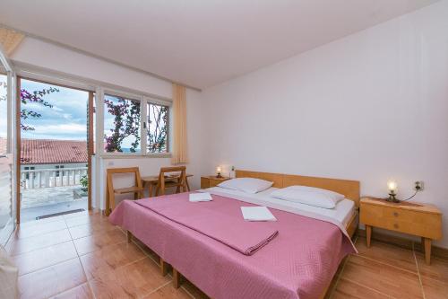 Posteľ alebo postele v izbe v ubytovaní Studio Brela 2752b