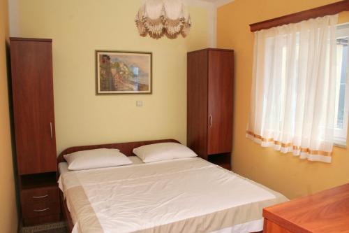 Posteľ alebo postele v izbe v ubytovaní Apartment Rogoznica 3097a