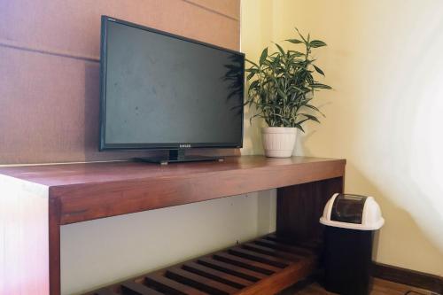 TV a/nebo společenská místnost v ubytování Misty Villas
