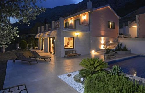 Fotografia z galérie ubytovania Family friendly house with a swimming pool Mimice, Omis - 4644 v Mimiciach