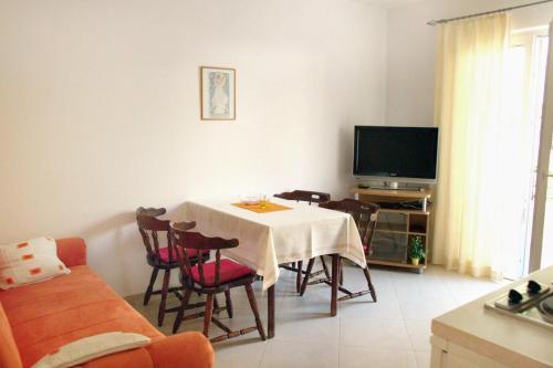 Televízia a/alebo spoločenská miestnosť v ubytovaní Apartments with a parking space Baska Voda, Makarska - 2709