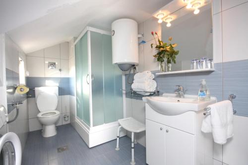 Koupelna v ubytování Apartments with WiFi Split - 4760