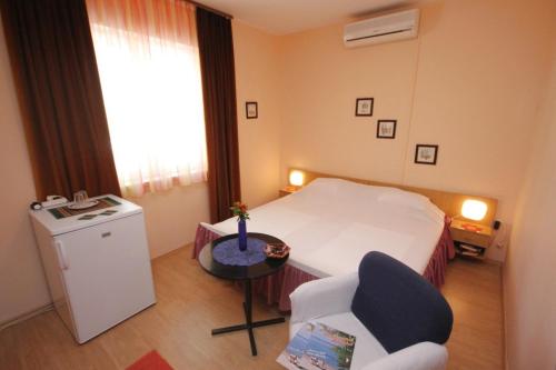 Postel nebo postele na pokoji v ubytování Rooms with a parking space Srebreno, Dubrovnik - 4790