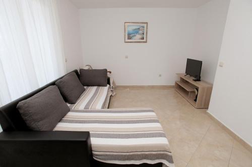 Apartments by the sea Mastrinka, Ciovo - 4648