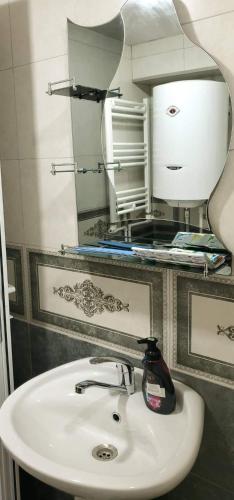 a bathroom with a sink and a mirror at посуточный in Gyumri