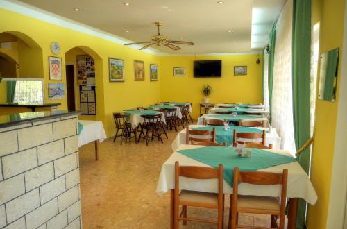 Rooms by the sea Duce, Omis - 3063