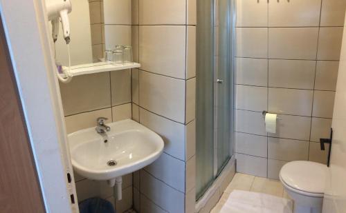 Kúpeľňa v ubytovaní Rooms by the sea Duce, Omis - 3063