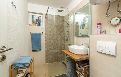 Koupelna v ubytování Beautiful Apartment In Labin With Wifi