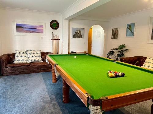 a living room with a pool table in it at Aqua Dolce Beach House in Copacabana
