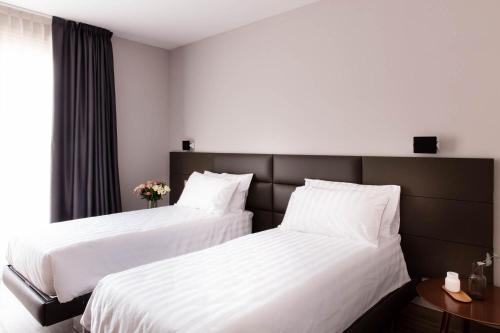 two beds sitting next to each other in a hotel room at Agriturismo Maria Vittoria in Custoza