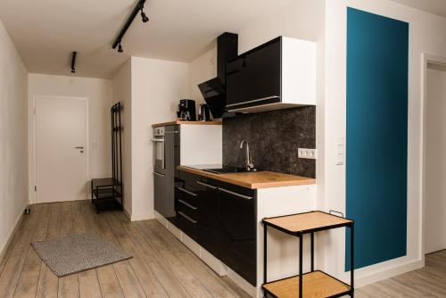 a kitchen with a sink and a counter top at Strandappartements Steinberghaff "Kegnæs" mit Meerblick und Sauna in Steinberg