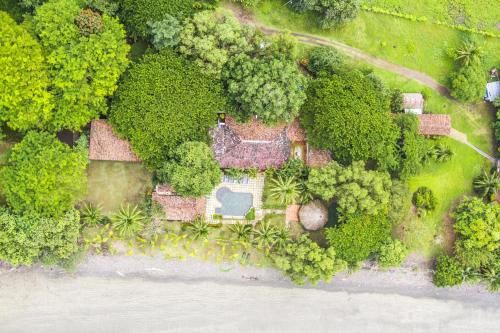 an aerial view of a house with a garden at Villa Marina Lodge & Condos in Playa Venao
