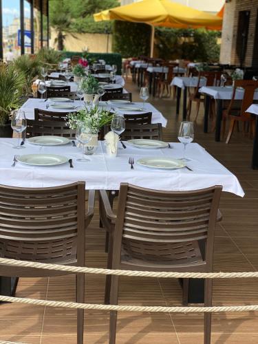 Restaurace v ubytování Hotel Empire Albania