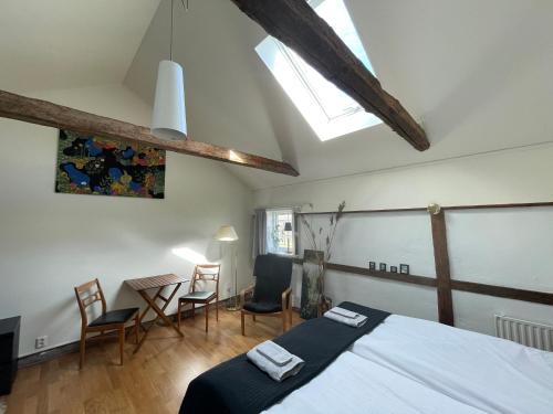 Postel nebo postele na pokoji v ubytování Söndregårds Haväng Bed & Kitchen