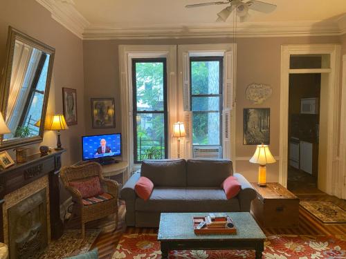 Brownstone loft 30 day bookings – Photos 5