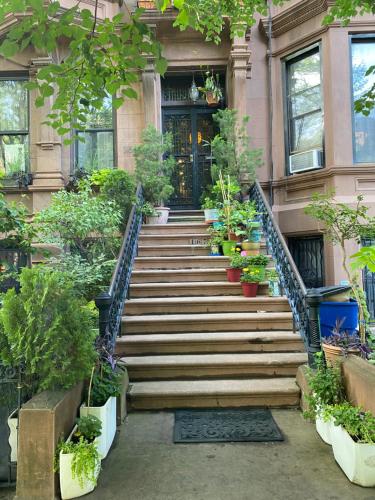 Brownstone loft 30 day bookings – Photos 3