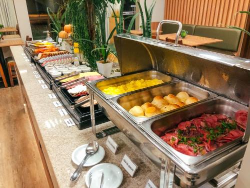 Makanan di atau berdekatan hotel