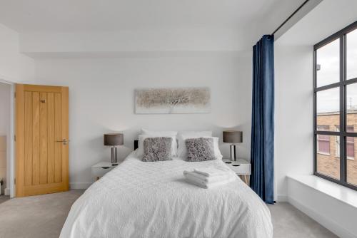 Ένα ή περισσότερα κρεβάτια σε δωμάτιο στο Furnished Modern Flat Overlooking Norwich Castle