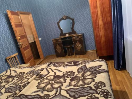 Ein Bett oder Betten in einem Zimmer der Unterkunft Guest house Mzia