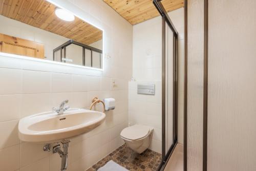 Koupelna v ubytování Hotel Christina