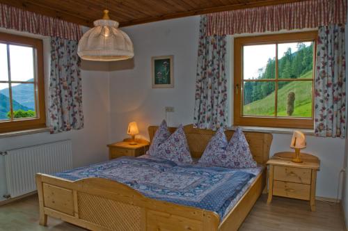 A bed or beds in a room at Lercherhof