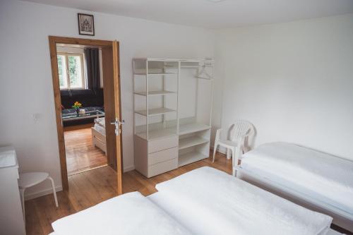 Ein Bett oder Betten in einem Zimmer der Unterkunft Chalupa U lesa