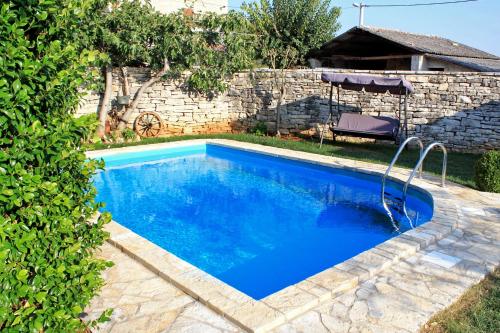 Bazén v ubytování Family friendly house with a swimming pool Zgrabljici, Central Istria - Sredisnja Istra - 3353 nebo v jeho okolí