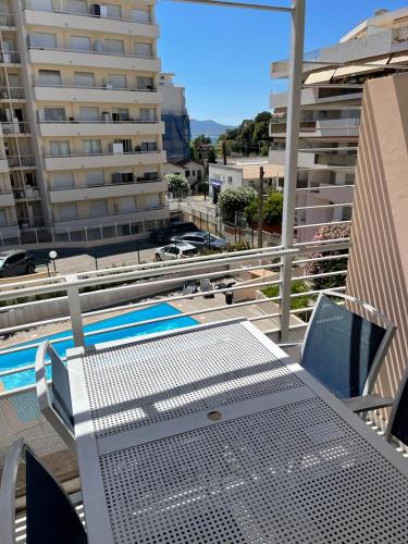 Appartamento tranquillo, parcheggio, 150 metri dal mare, piscina