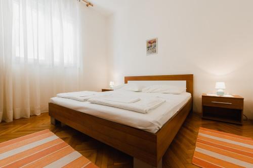 Apartments with parking space Duce, Omis - 2773
