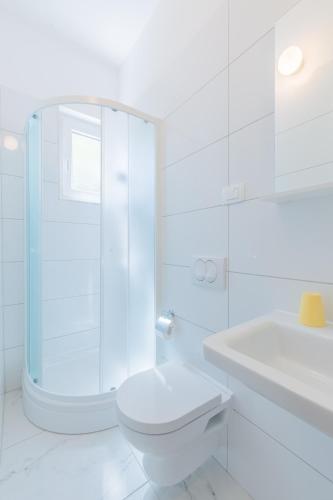 Apartments with parking space Duce, Omis - 2773