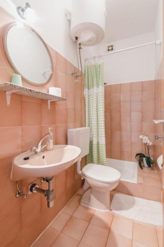 Apartments with parking space Duce, Omis - 2773