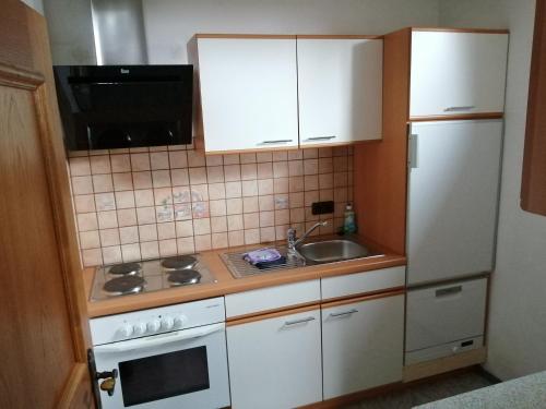 Kuchyň nebo kuchyňský kout v ubytování 2 Zimmerwohnung mit Küche u. Bad